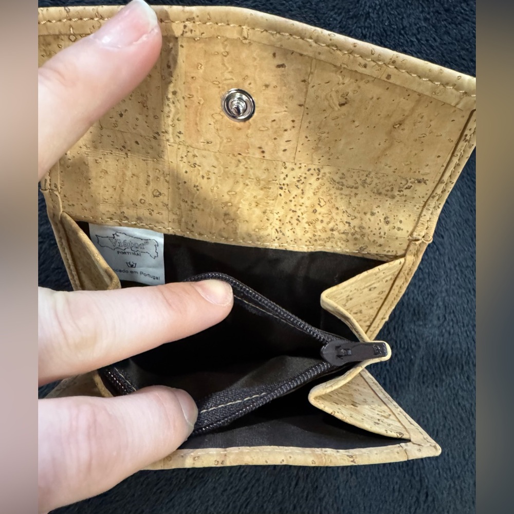 NWOT Viator Cork Wallet - Picture 6 of 9